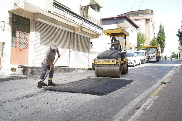 Fen işleri ekipleri çalışmalarını sürdürüyor